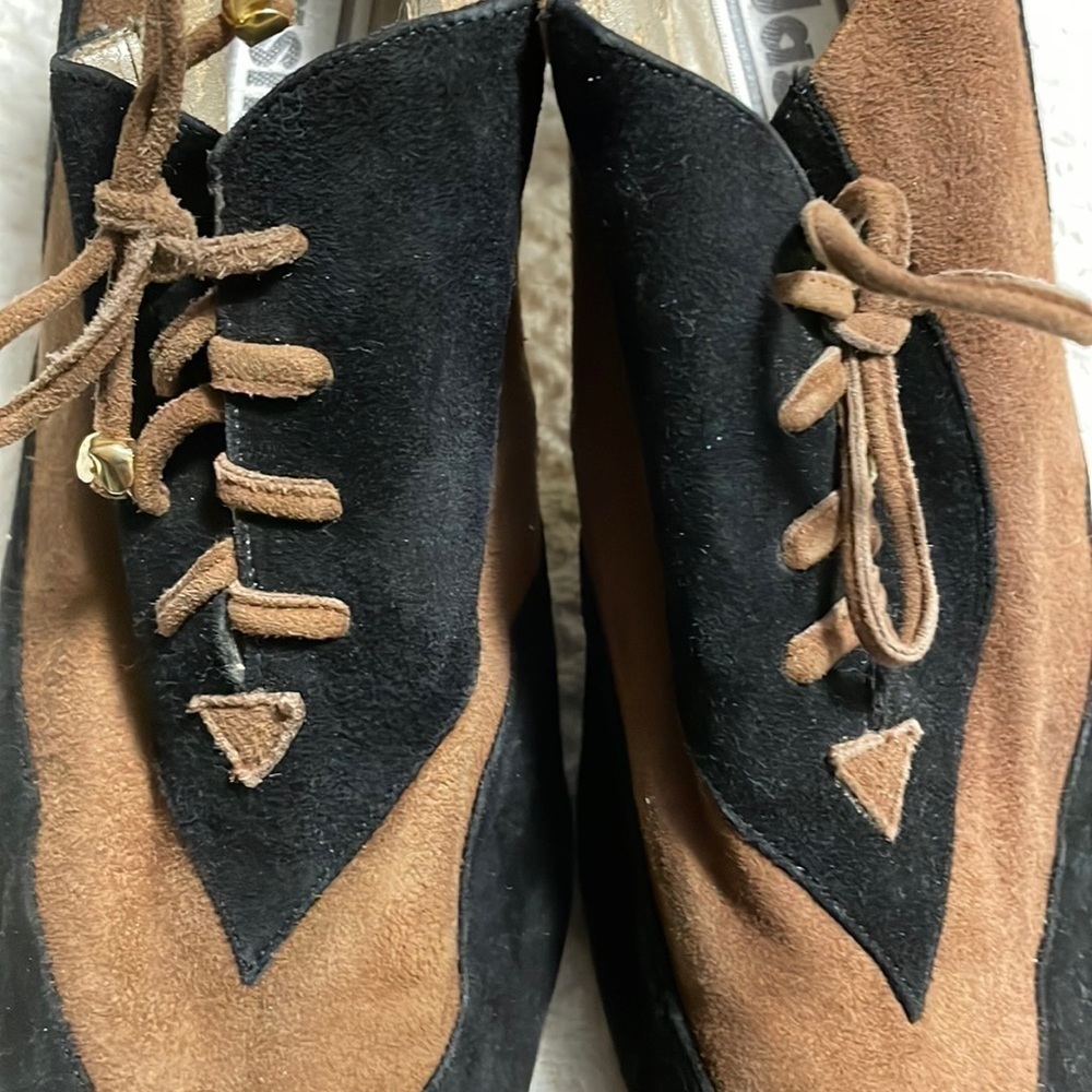 VINTAGE jasmine black/Brown suede cut design on semi pointed toe- laced heels - Picture 2 of 9